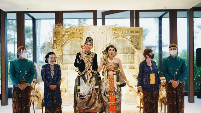 Adipati Dolken Nikahi Canti Tachril