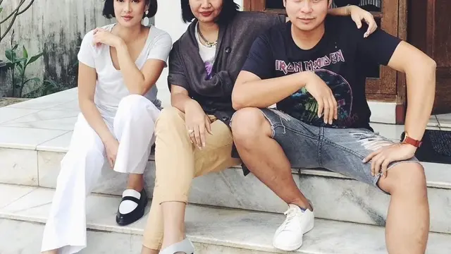 Dian Sastrowardoyo bersama Ryan Ogilvy (Instagram/therealdisastr)