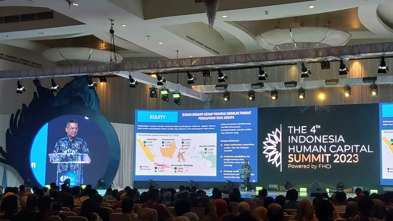 Wakil Menteri Keuangan Suahasil Nazara  dalam Indonesia Human Capital Summit 2023, di Jakarta, Selasa (7/11/2023). (Arief/Liputan6.com)