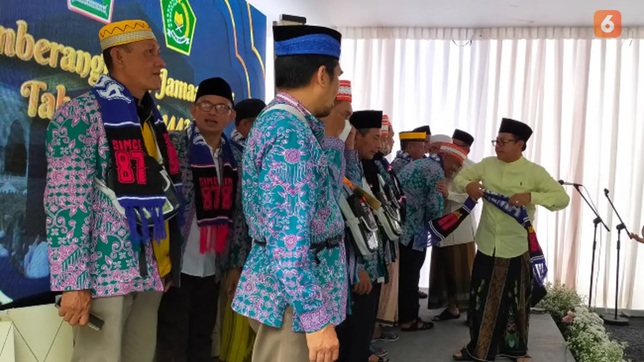 Jemaah Haji Kloter Kota Malang Berangkat Menuju Tanah Suci