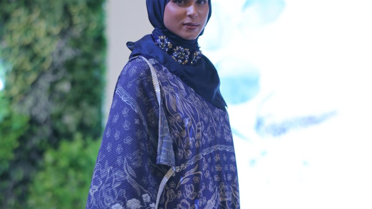 Inspirasi Outfit Lebaran untuk Nenek, Cantik &amp; Nyaman Dipakai