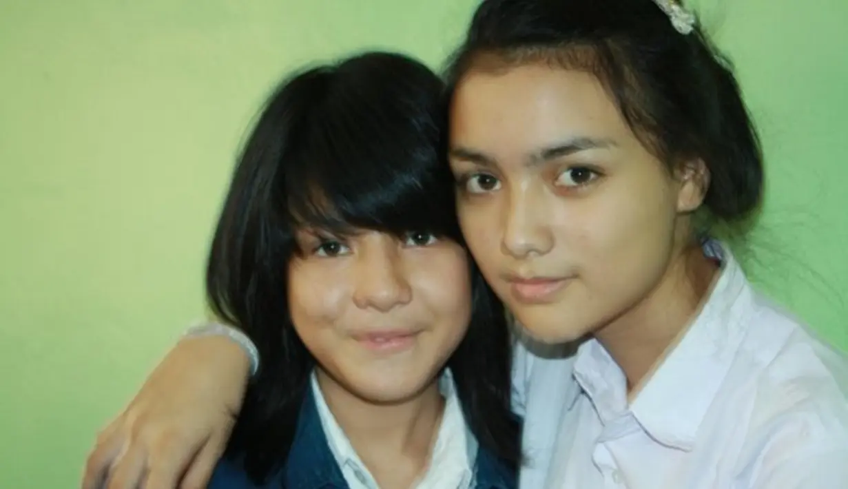 Momen keakraban dua seleb cantik ini tuai atensi publik. Keduanya sudah jalin pertemanan sedari SMA dan masih tetap akrab sampai kini. Momen-momen kebersamaan mereka berhasil curi perhatian. (Liputan6.com/IG/natasharizkynew)