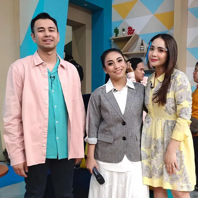 6 Potret Siti KDI Bareng Rekan Artis, Selalu Luangkan Waktu Untuk Bertemu