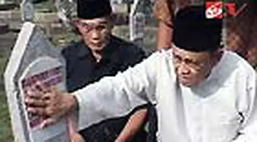 Setelah almarhumah Hasri Ainun Habibie dimakamkan, mantan presiden ketiga Indonesia BJ Habibie hampir setiap hari berziarah di pusara sang istri.