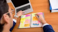 Ilustrasi membuat skala prioritas bekerja. (Foto: Shutterstock)