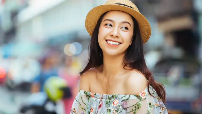 perempuan dan tampak menawan