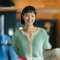 Untuk tampilan manis dan awet muda, kamu bisa tiru potongan rambut bob cut bangs ala pemeran Yumi dalam Yumi Cells, Kim Go Eun (Instagram/tving.official).