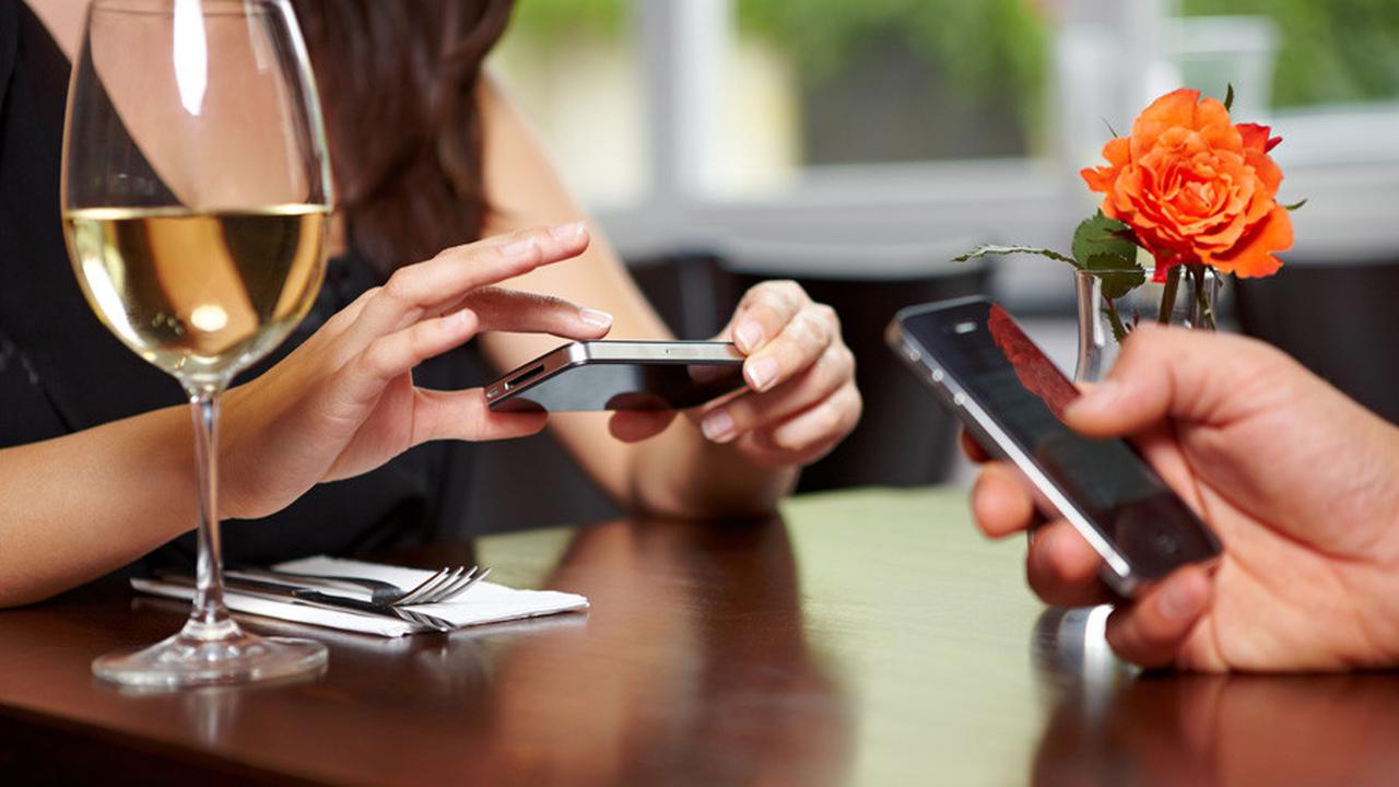 Waspadai Tanda Ponsel Anda sudah Mulai Merusak Hubungan Anda