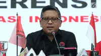 Sekjen PDI Perjuangan, Hasto Kristiyanto saat menyampaikan keterangan di Jakarta, Rabu (18/7). Keterangan terkait daftar nama bacaleg yang diajukan PDIP ke KPU Pusat pada Selasa (17/7). (Liputan6.com/Helmi Fithriansyah)