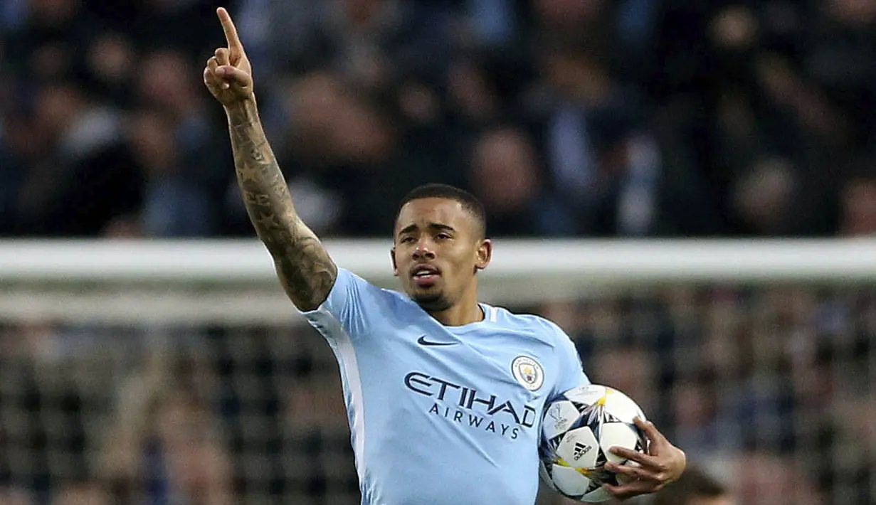 Striker Manchester City, Gabriel Jesus, melakukan selebrasi usai mencetak gol ke gawang Liverpool pada laga leg kedua perempat final Liga Champions di Stadion Etihad, Rabu (11/4/2018). Manchester City takluk 1-2 dari Liverpool. (AP/Tim Goode)