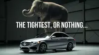 Demi Konsumen, Mercedes Rela Mobilnya Diamuk Gajah
