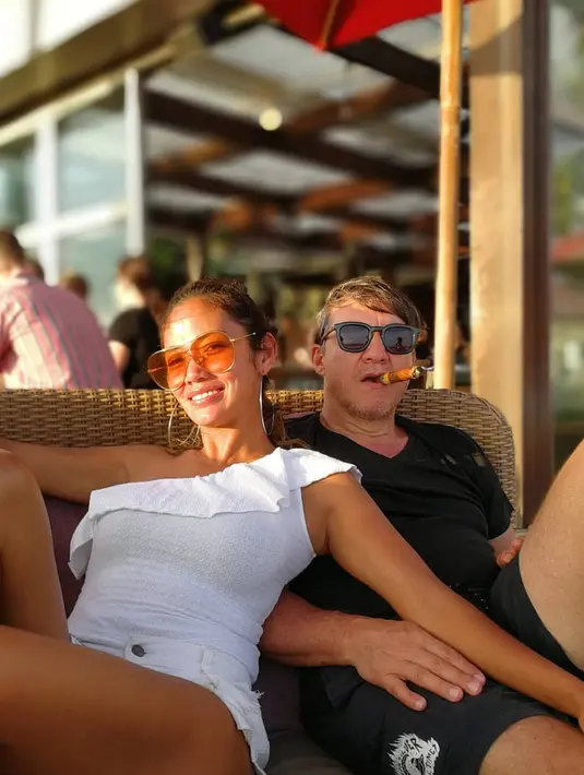 Shanty menikah dengan seorang pengusaha asal Ekuador, Sebastian Paredes. Kini mantan VJ MTV ini lebih banyak tinggal di Hong Kong bersama suami dan anaknya. (Foto: instagram.com/shantyparedes)