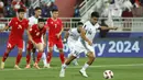 Bek Timnas Indonesia, Asnawi Mangkualam mencetak gol ke gawang Vietnam melalui eksekusi penalti pada laga kedua Grup D Piala Asia 2023 di Abdullah Bin Khalifa Stadium, Doha, Qatar, Jumat (19/1/2024). (AFP/Karim Jaafar)