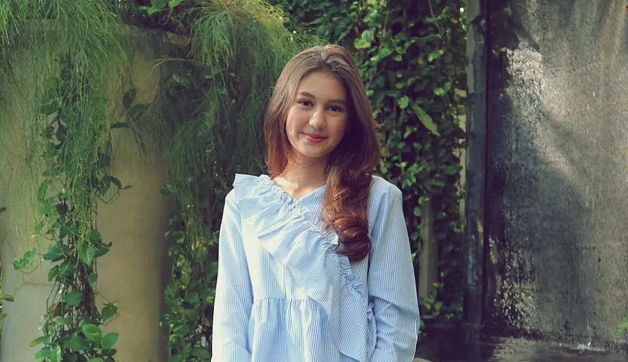 Memiliki paras cantik, Zoe memiliki wajah bule yang manis. Selain itu ia pun memiliki gaya busana yang kekinian. Tentunya hal ini pun menjadi sorotan para penggemarnya yang setia menantikan sinetron terbarunya Kisah Cinta Anak Tiri (Liputan6.com/IG/zoeabbasjackson).