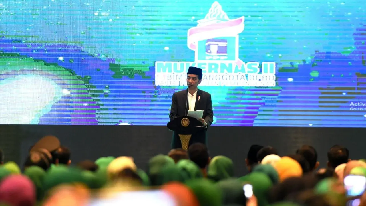 20170722-Jokowi-Jakarta-Sarung