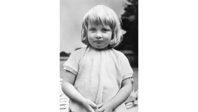 Predikat anggun tak pernah lepas dari sosoknya, namun ternyata Putri Diana juga tamil menggemaskan saat kecil. Penasaran seperti apa? (Foto: marieclaire.com)