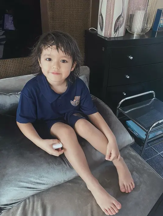 "Yang bikin semangat itu anak aku, kan aku ibunya. Ketika dia cuma ada ibu dan ibunya jatuh dia pasti akan terguling," kata Jessica Iskandar. (Instagram/inijedar)