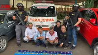 Pemaparan barang bukti ambulans yang digunakan dalam aksi demonstrasi di Jakarta, Selasa (22/5/2019) (Istimewa)