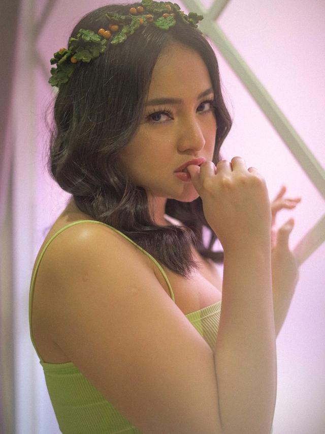 8 Gaya Pemotretan Marshanda untuk Kampanye "Self Love" Ini Banjir Pujian