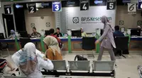 Suasana pelayanan BPJS Kesehatan di Jakarta, Rabu (28/8/2019). Menkeu Sri Mulyani mengusulkan iuran peserta kelas I BPJS Kesehatan naik 2 kali lipat yang semula Rp 80.000 jadi Rp 160.000 per bulan untuk JKN kelas II naik dari Rp 51.000 menjadi Rp110.000 per bulan. (merdeka.com/Iqbal S. Nugroho)