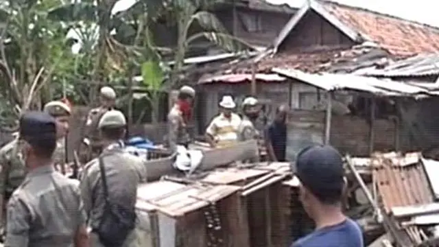 Bangunan Liar Di Makam Wonokusumo Dibongkar