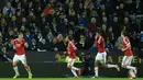 Manchester United yang bermain imbang 1-1 dengan Leicester kini turun satu peringkat ke posisi tiga. (AFP Photo/Oli Scarff)
