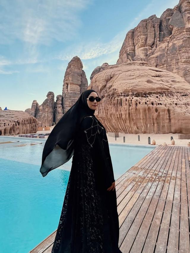 Potret Citra Kirana Sambangi Kota AI Ula di Arab Saudi  (credit: instagram.com/citraciki).