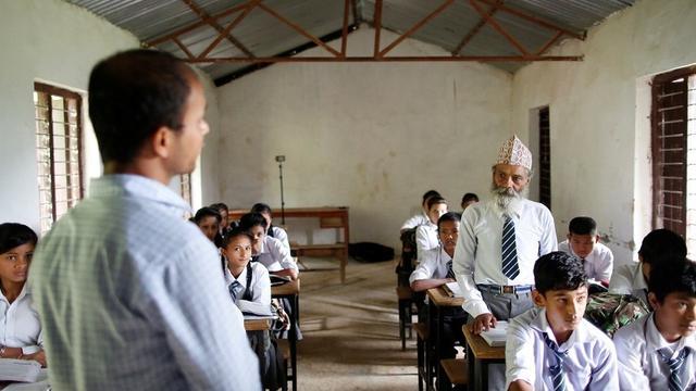 Pria Tua asal Nepal ini, Merupakan Siswa Kelas 10