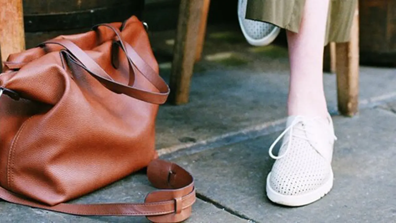 Mencegah bau tak sedap pada tas dan sepatu./Copyright pexels.com