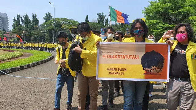Sejumlah mahasiswa dari berbagai fakultas dan dosen UI menggelar aksi.