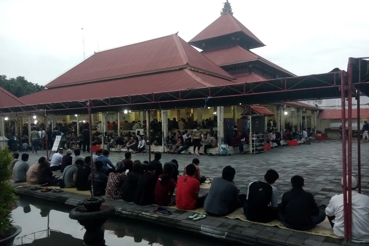 Takjil, Masjid Kauman