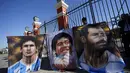 Lukisan Lionel Messi bersanding dengan Maradona di Cile. (Reuters/Marcos Brindicci)