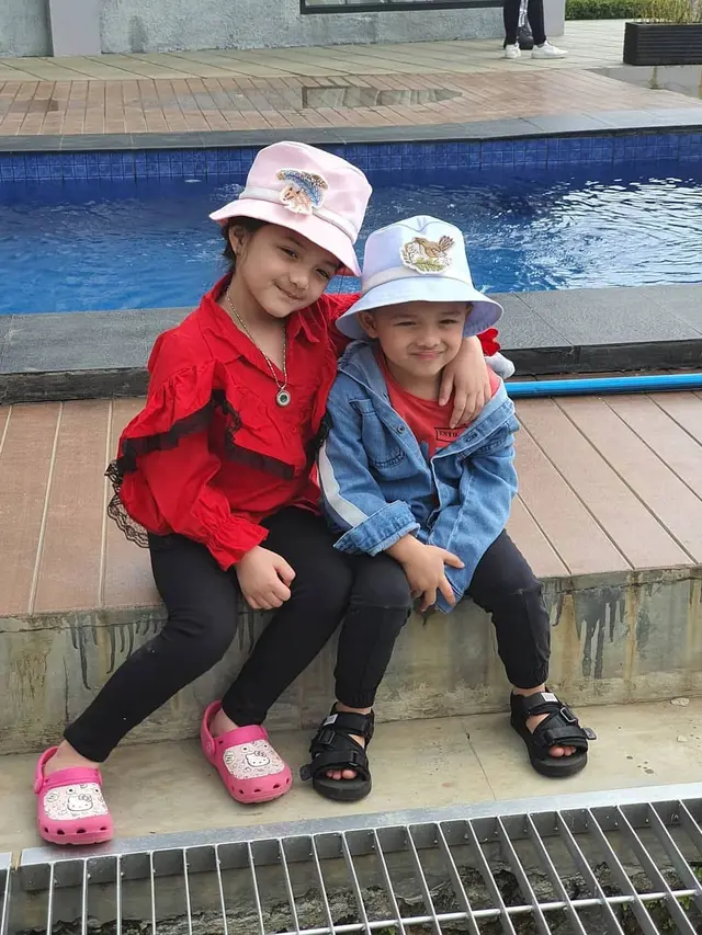 6 Potret Gemas Arsy dan Arsya Hermansyah, Kakak Adik yang Kompak