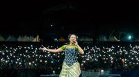 Festival Ada Jalan persembahan Gojek dan Antara Suara yang digelar di Sport Center Telkom Makassar, Minggu (29/6/2025) dihadiri Yura Yunita hingga Hindia. (Foto: Dok. Istimewa)