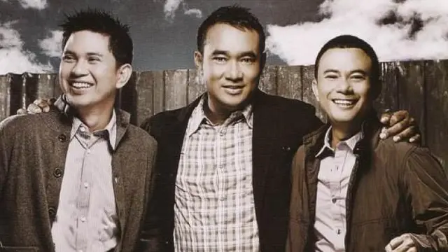 Untuk mengenang kembali prestasi dan sumbangsihnya bersama Trio Libels, telah kami pilihkan lima lagu Trio Libels pilihan terbaik.