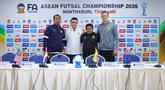 Perwakilan pelatih yang ditergabung dalam Grup B ASEAN Futsal Championship 2026 yakni, Australia, Malaysia, dan Brunei Darussalam, melakukan konferensi pers menjelang laga perdana di Nonthaburi, Thailand pada Minggu (5/4/2026). (Dok. Federasi Futsal Indonesia)