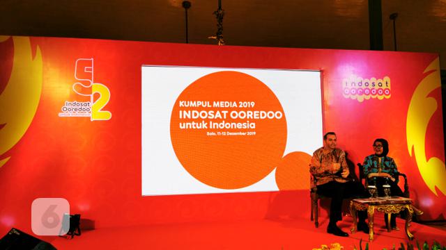 Ahmad Abdulaziz A A Al-Neama, President Director & CEO Indosat Ooredoo dan Turina Farouk SVP-Head of Corporate Communicaton Indosat Ooredoo