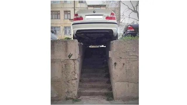 cara parkir mobil nyeleneh
