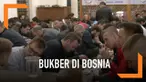 Muda-mudi di Bosnia berkumpul di Masjid Kaisar. Ini adalah salah satu tradisi yang terus dipertahankan warga Bisnia.