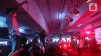 Band Kelompok Penerbang Roket saat tampil dalam acara Soundsfest Xperience 2024 di Mall Kuningan City, Jakarta, Sabtu (22/6/2024). (Liputan6.com/Angga Yuniar)