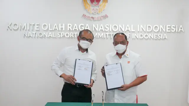 Ketua Umum (Ketum) KONI Pusat Letjen TNI Purn Marciano Norman menandatangani nota kesepahaman dengan Ketua Indonesia Anti-Doping Organization (IADO) Gatot Dewa Broto.