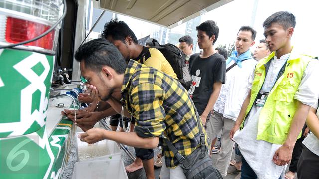 20161104-Salat-Jumat-di-Patung-Kuda-Jakarta-YR