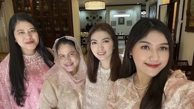 Gaya anggota perempuan keluarga Jokowi dengan barang branded