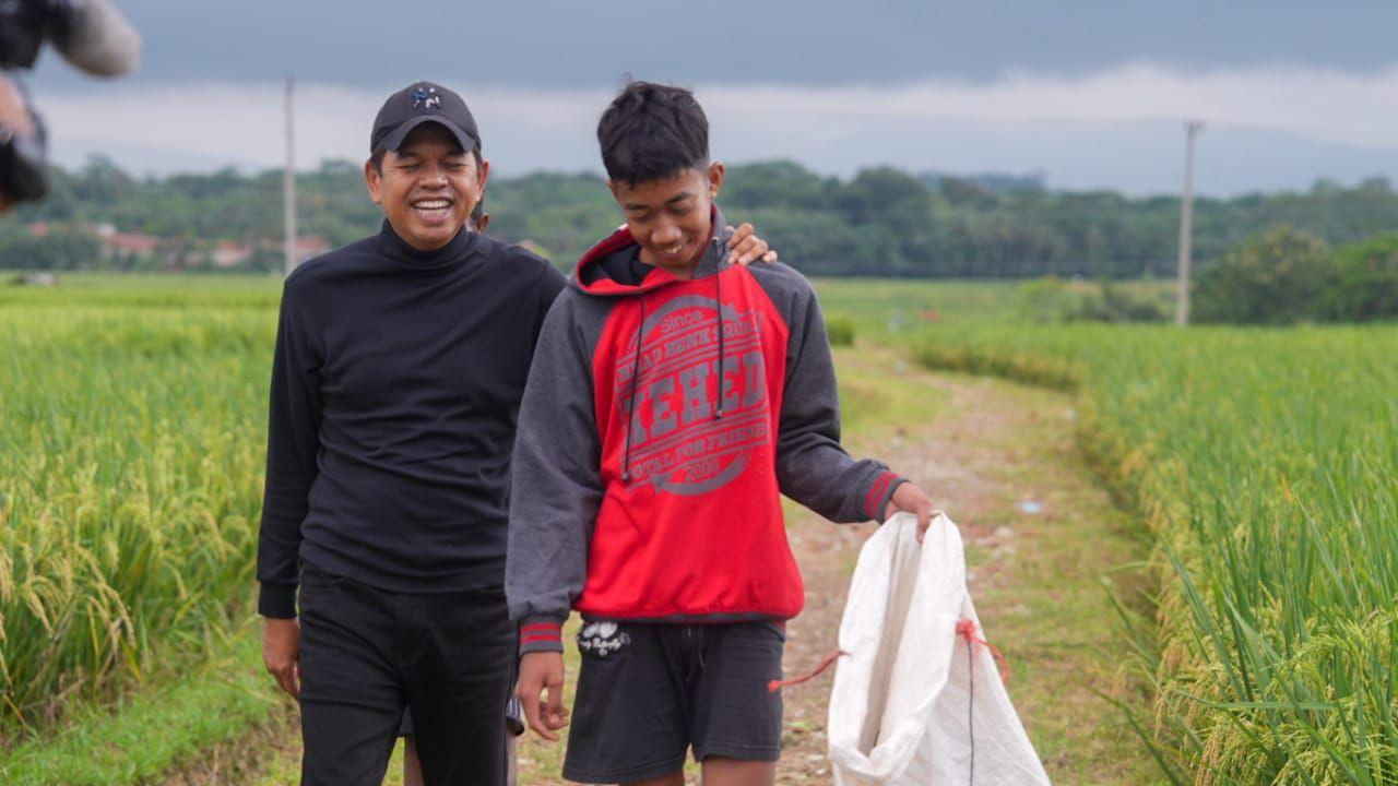 Cerita Dedi Mulyadi Kagum Dengan Pelajar SMP Pulang Sekolah Mencari Rumput