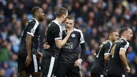 Manchester City v Leicester City - Barclays Premier League - Etihad Stadium - 6/2/16 Leicester City's Robert Huth celebrates scoring their first goal with Jamie Vardy Reuters / Andrew Yates