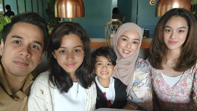 Jarang Tersorot, Ini 6 Potret Rionaldo Stockhorst dan Putri Sulung yang Disebut Kakak Beradik