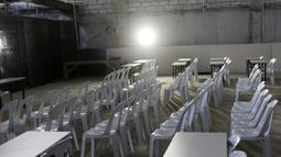 Suasana media center dari Stadion Rizal Memorial di Manila,Senin (25/11). Meski akan digunakan untuk ajang SEA Games 2019 kondisi ruangannya sangat memprihatinkan. (Bola.com/M Iqbal Ichsan)