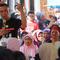 Calon Gubernur DKI Jakarta nomor urut 2, Dharma Pongrekun saat berkampanye dengan datang langsung menemui warga di sekitar Kawasan Jalan Rawa Bambu RT 009/RW 06 Pasar Minggu, Jakarta, Rabu (6/11/2024). (Liputan6.com/Herman Zakharia)