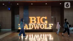 Pengunjung mengunjungi Bazar Buku Internasional "Big Bad Wolf Books" (BBW) di ICE BSD City Hall 9-10, Tanggerang, Jumat (25/11/2022). Bazar buku ini berlangsung pada 25 November hingga 5 Desember 2022 dan menghadirkan jutaan buku internasional juga dalam negeri dari semua genre. (Liputan6.com/Magang/Aida Nuralifa)