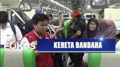 Presiden Jokowi meremikan kereta api yang menghubungkan Bandara Internasional Adi Sumarmo dan Stasiun Balapan Solo.